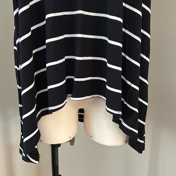 Strazzi Black and White Striped Tunic Length Tee with Sharkbite Hem Size L - Picture 5 of 7
